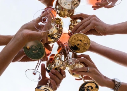 XU HƯỚNG HIỆN ĐẠI MỚI – Sống trọn vẹn, khác biệt với bàn ghế ngoài trời!